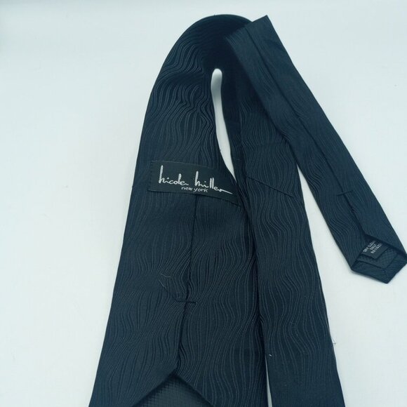 Nicole Miller Tie 58.75"L - Picture 5 of 10